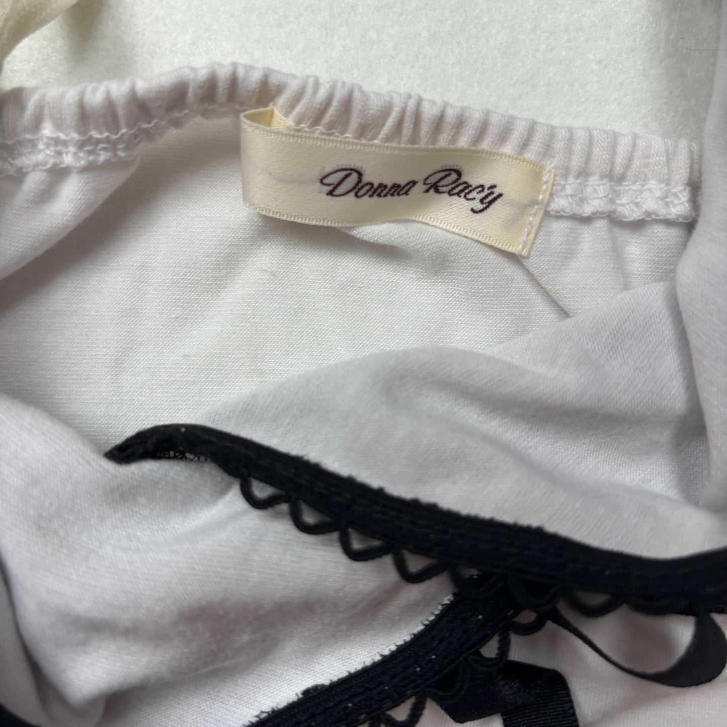 Japanese Brand 'Donna Rac'y' Black & White Floral Lace Tank Top [Secondhand]