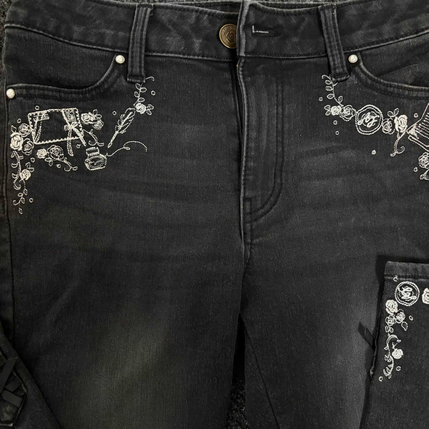 Japanese Brand 'Axes Femme' Black Dark Wash Embroidered Skinny Jeans [Secondhand]